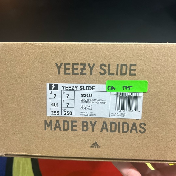 Yeezy slide green glow - Picture 4 of 7